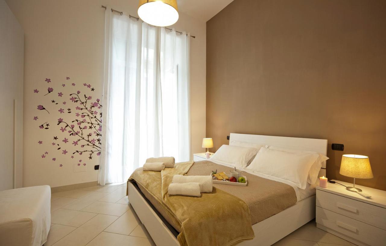 Le Corti Di Napoli Apartments ภายนอก รูปภาพ