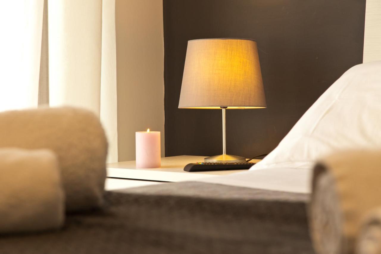 Le Corti Di Napoli Apartments ภายนอก รูปภาพ