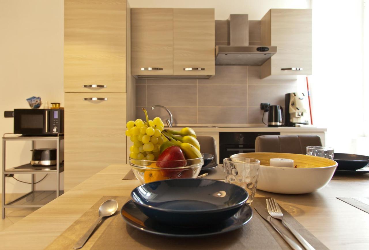Le Corti Di Napoli Apartments ภายนอก รูปภาพ